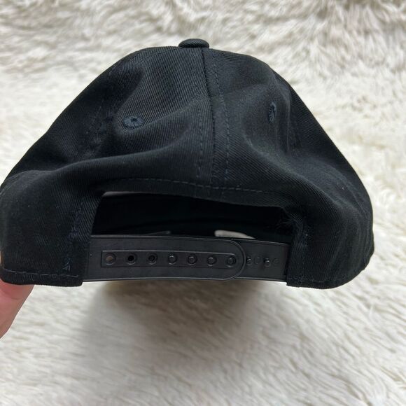 Reebok Women’s NHL Boston Bruins Sequin Hat - Picture 3 of 5